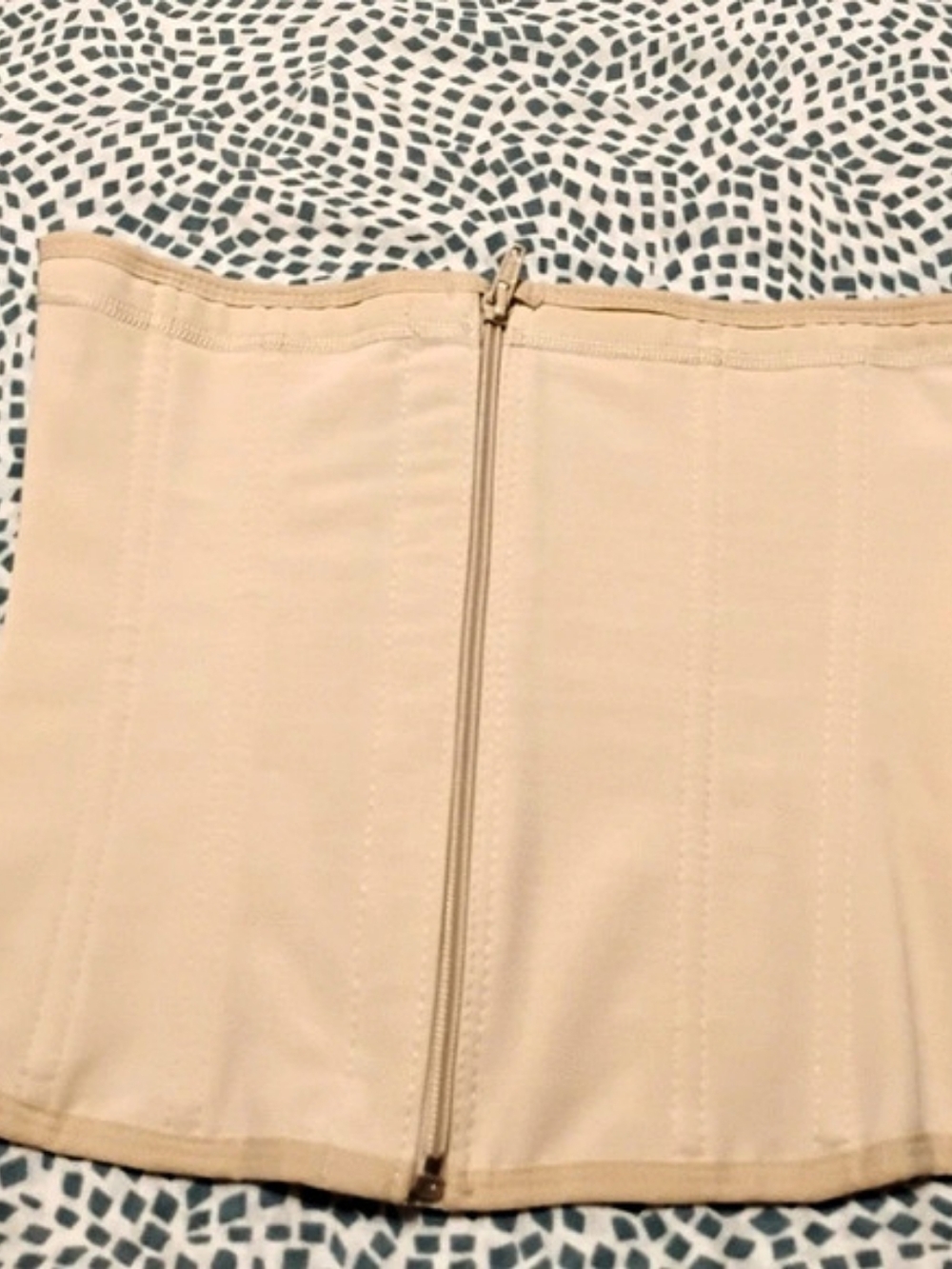 Moldeate Curve Shaping Waist Trainer Waist Trainer in Beige XL Like New